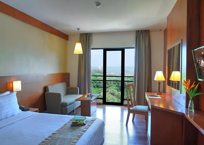 Oak Tree Emerald Hotel & Coventions Semarang